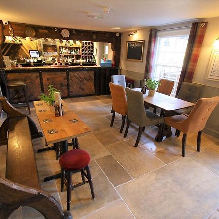 מלון ניוברי The Carpenters Arms מראה חיצוני תמונה