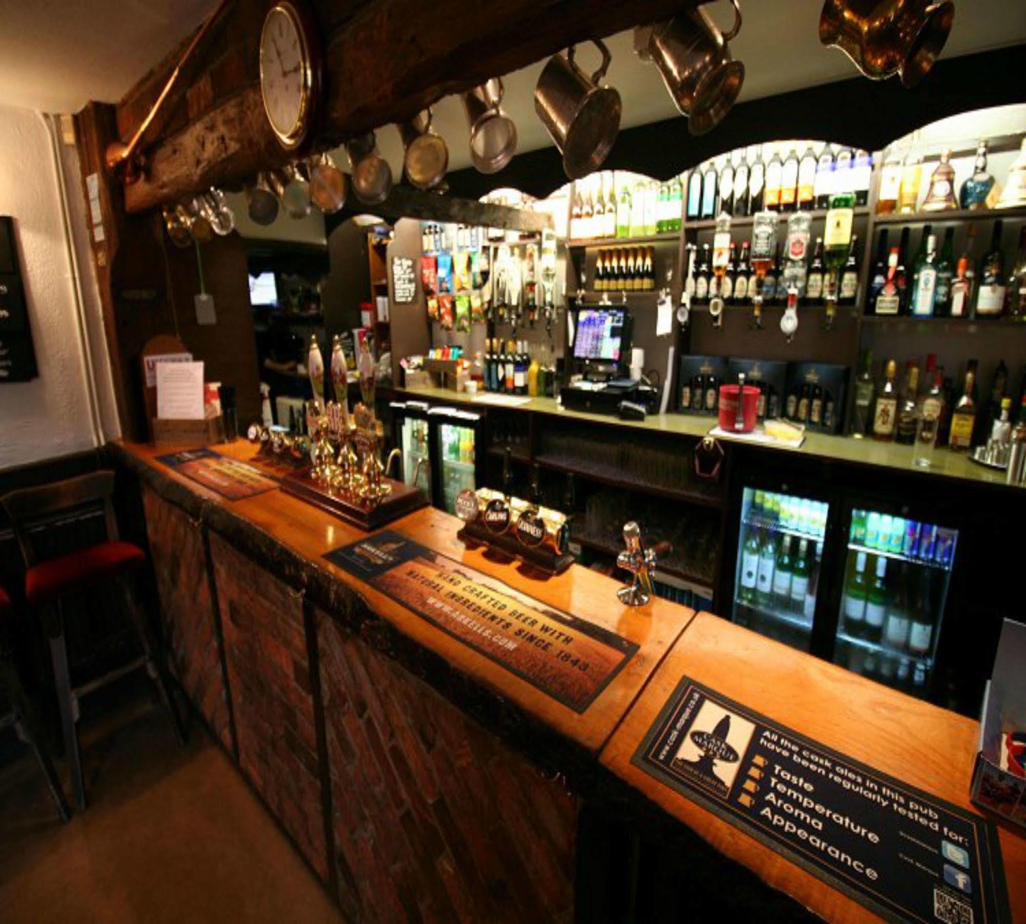 מלון ניוברי The Carpenters Arms מראה חיצוני תמונה