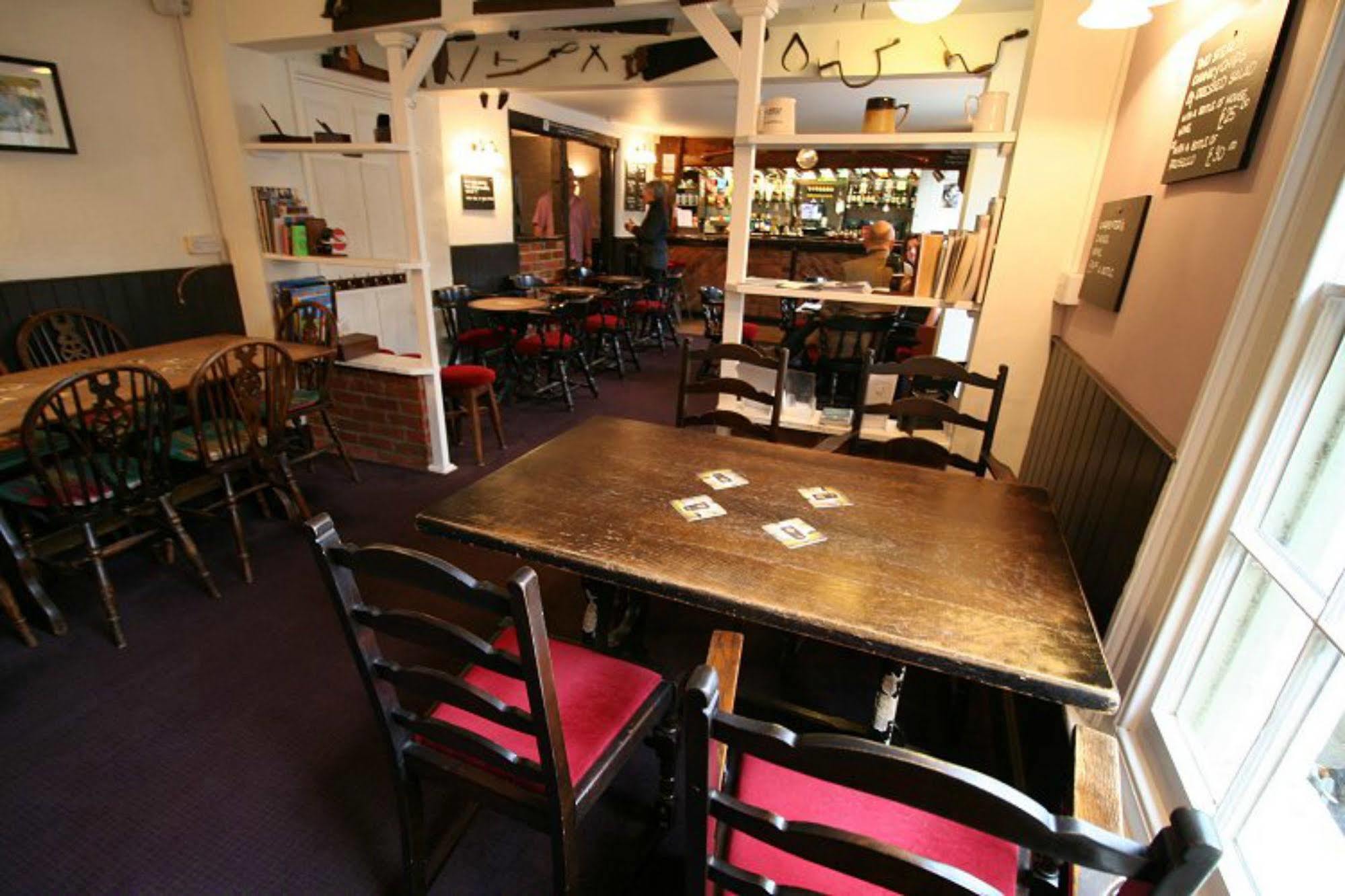 מלון ניוברי The Carpenters Arms מראה חיצוני תמונה