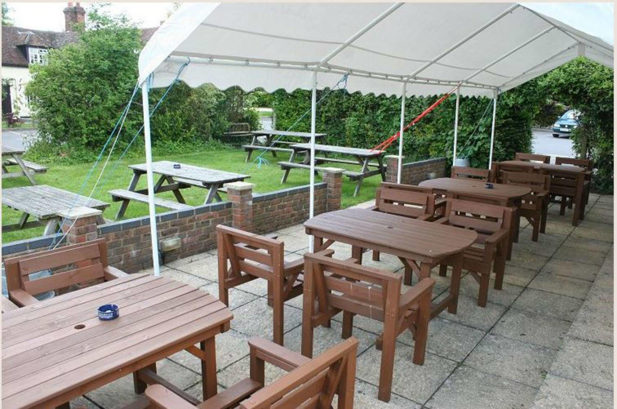 מלון ניוברי The Carpenters Arms מראה חיצוני תמונה